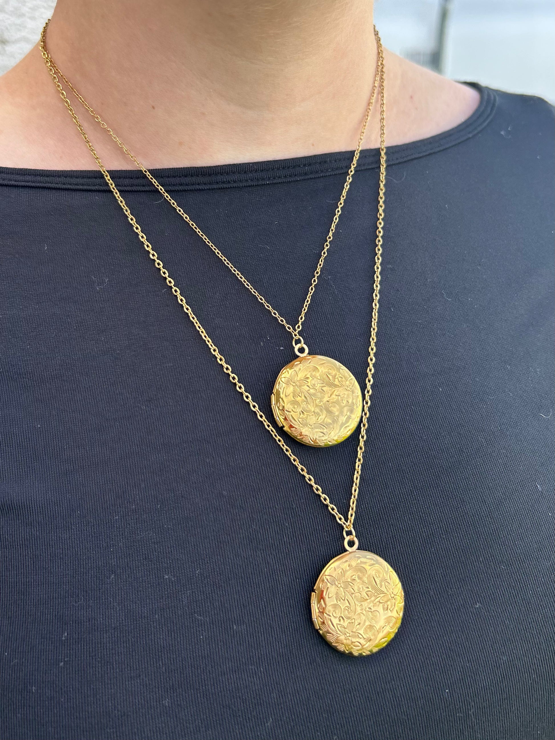 Collier rond qui s'ouvre 